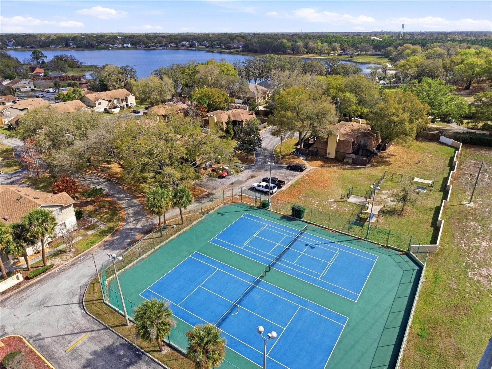 LAKE OLYMPIC TWNHS - Residential