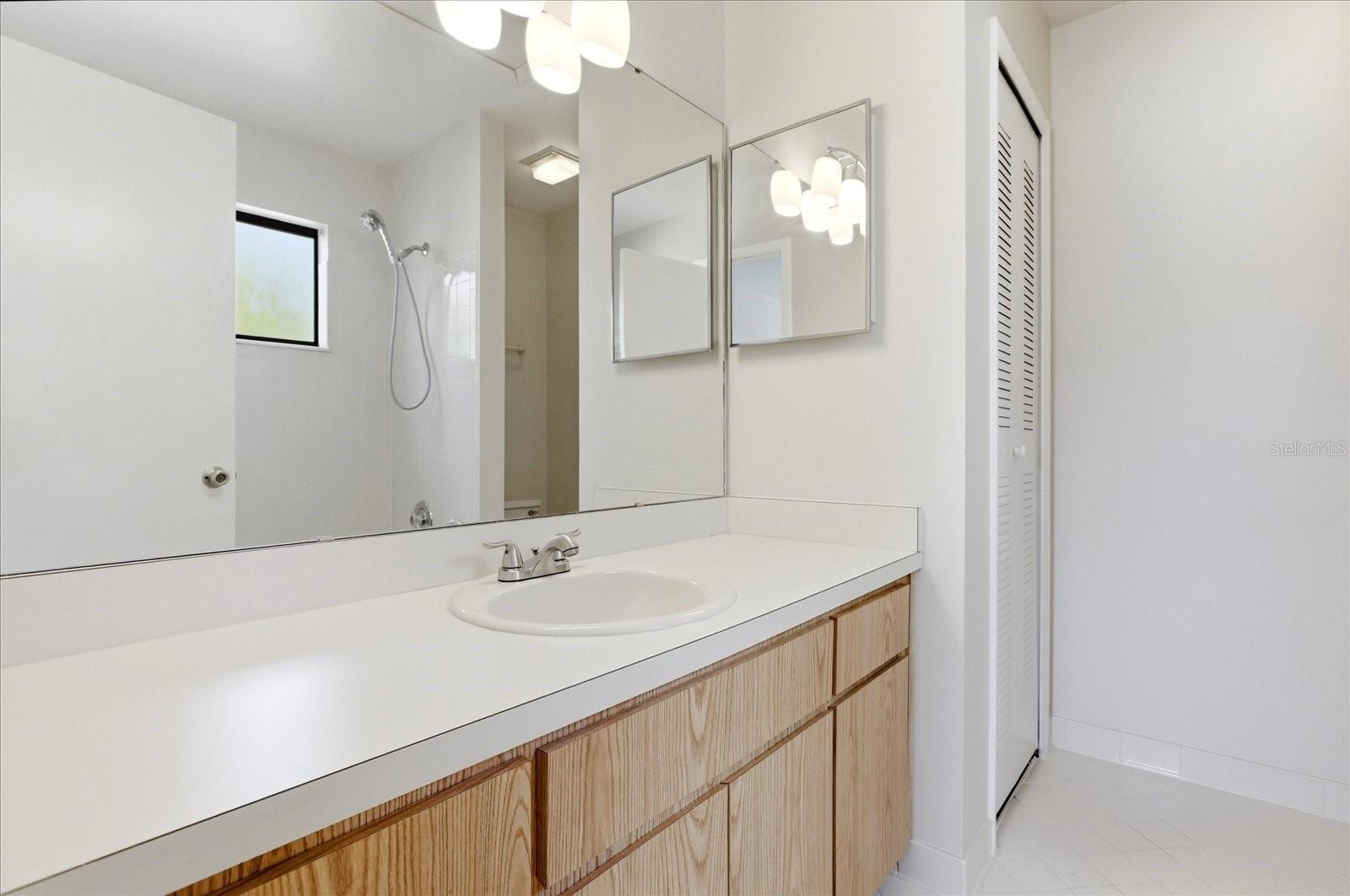 LAKE OLYMPIC TWNHS - Residential