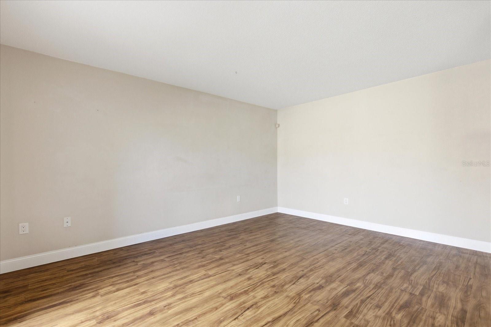 LAKE OLYMPIC TWNHS - Residential