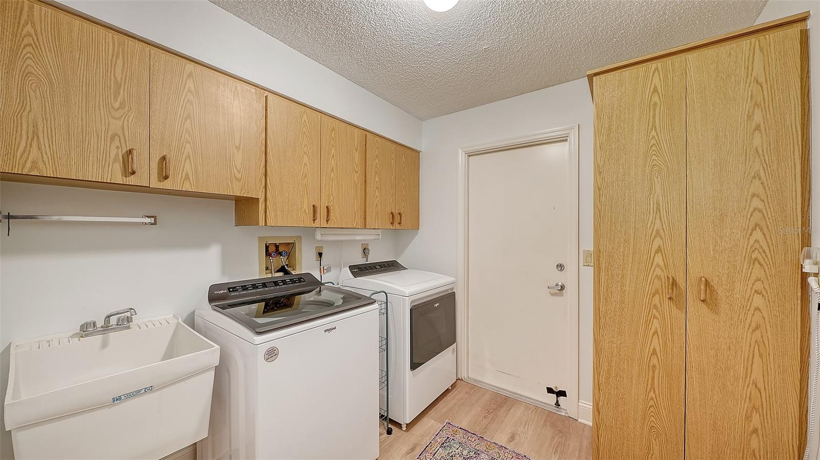 LAKESHORE VILLAGE - Residential