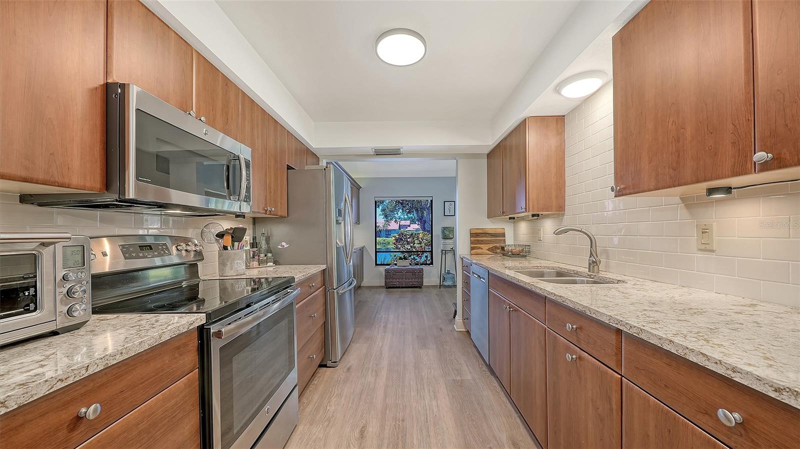 LAKESHORE VILLAGE - Residential