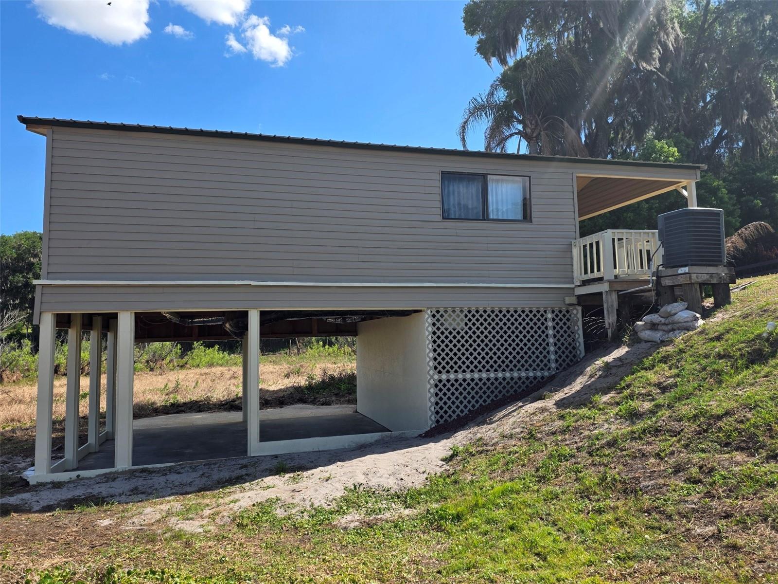 NOT IN SUBDIVISION. UNINCORPORATED - Residential