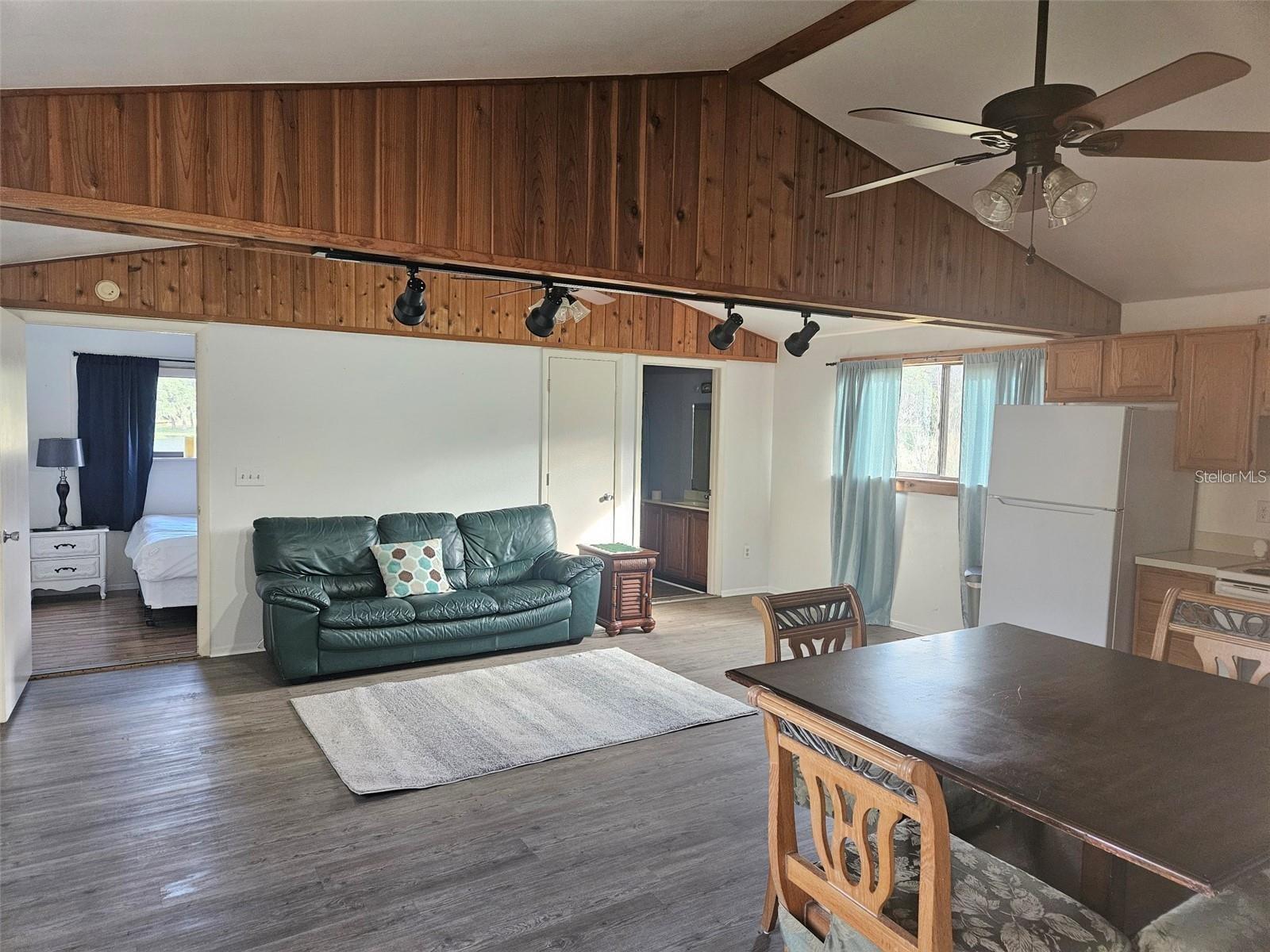 NOT IN SUBDIVISION. UNINCORPORATED - Residential