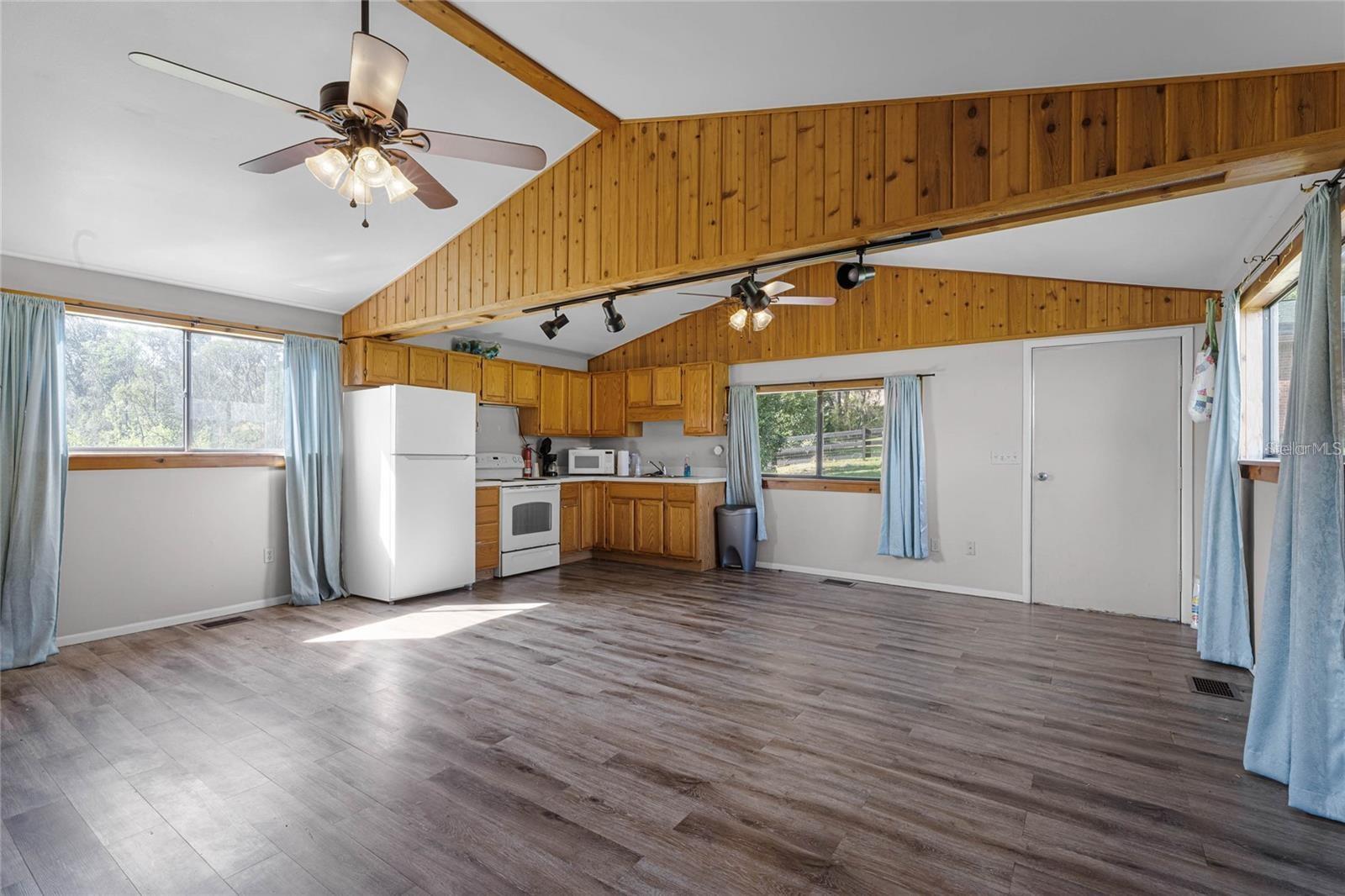 NOT IN SUBDIVISION. UNINCORPORATED - Residential