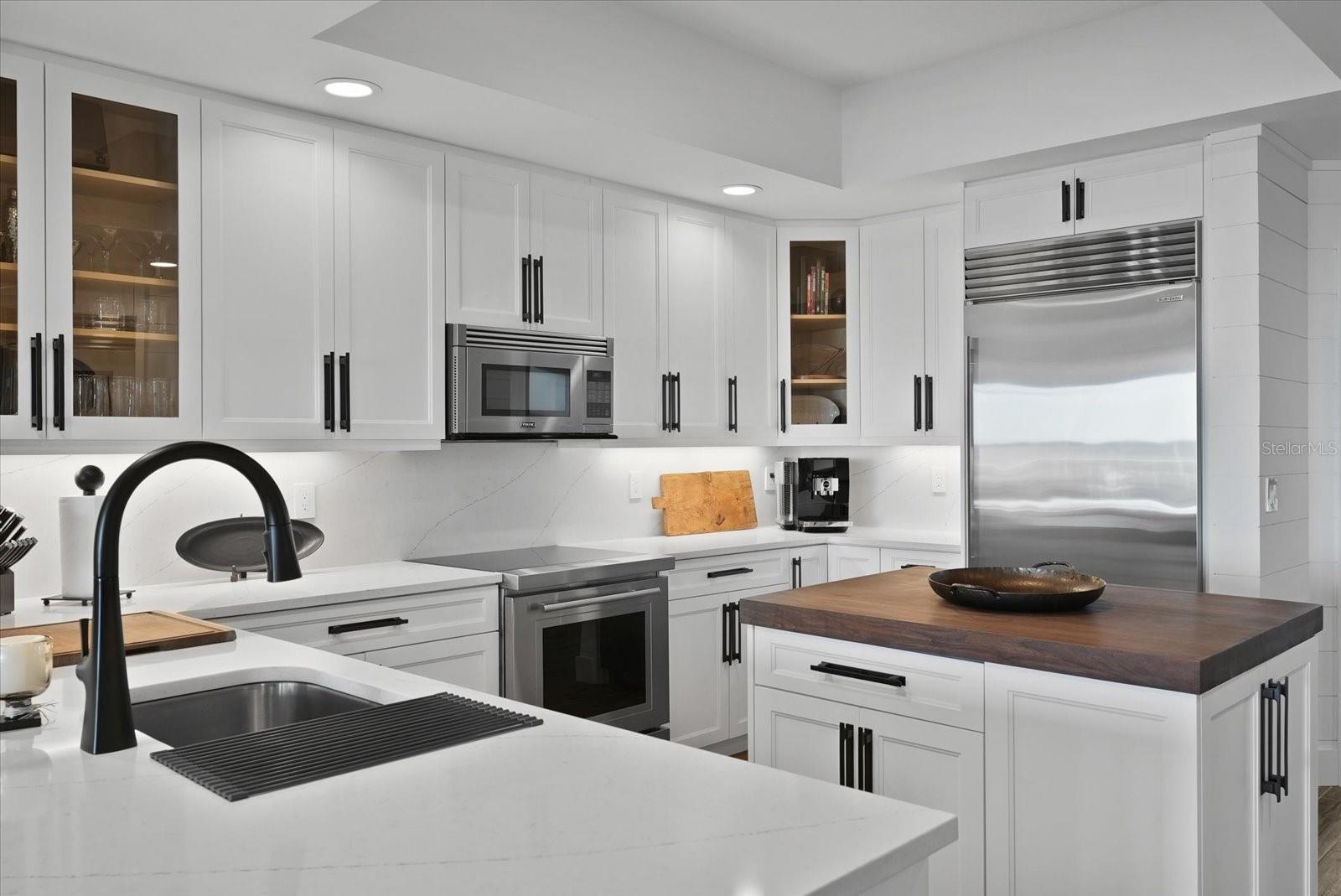 DOLPHIN HARBOUR CONDO - Residential