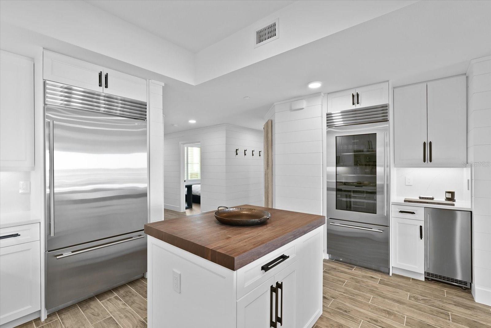 DOLPHIN HARBOUR CONDO - Residential