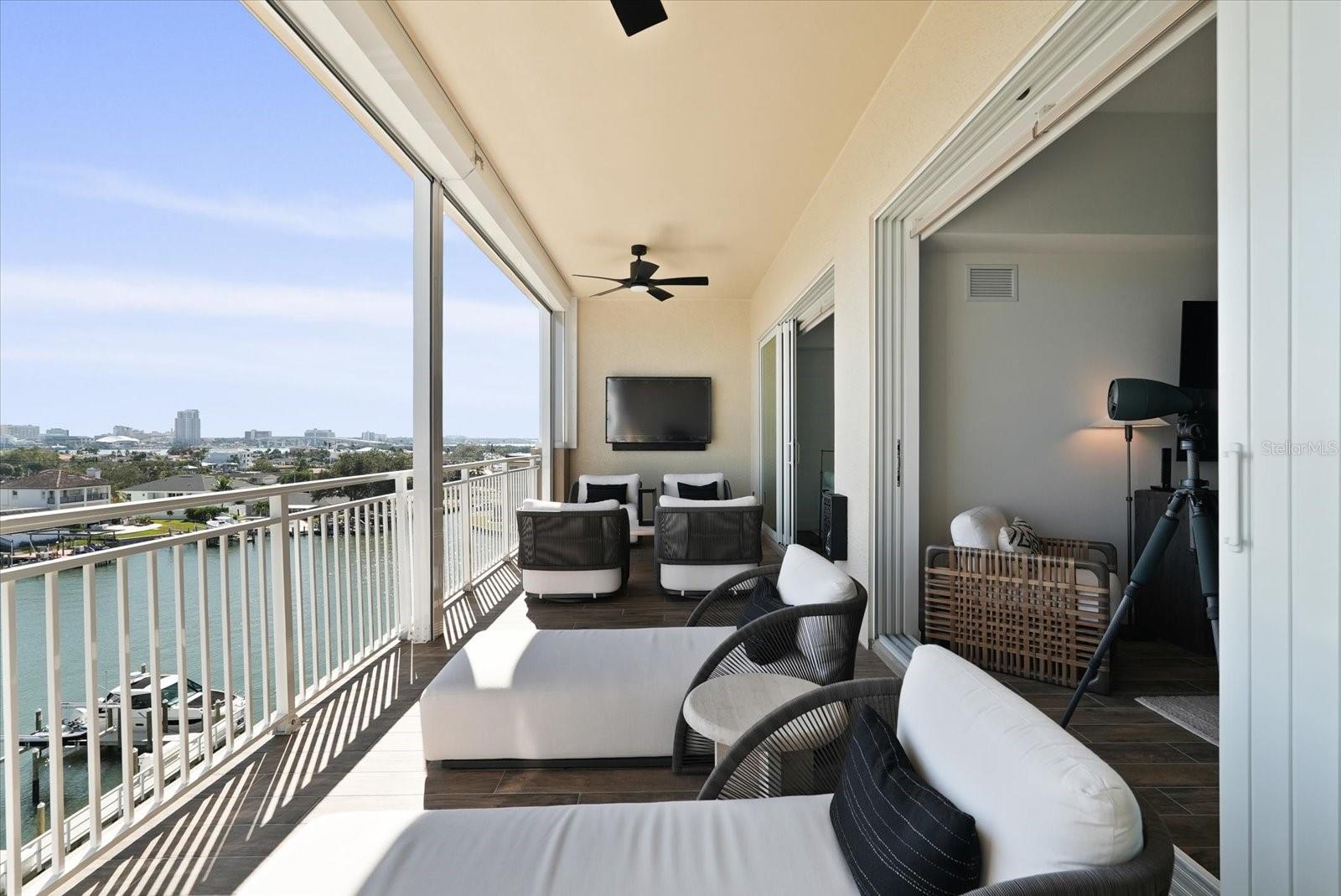 DOLPHIN HARBOUR CONDO - Residential