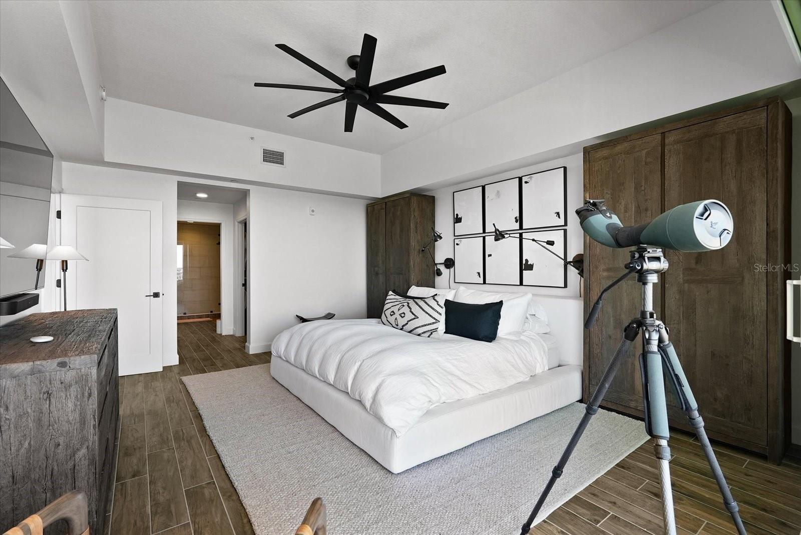 DOLPHIN HARBOUR CONDO - Residential