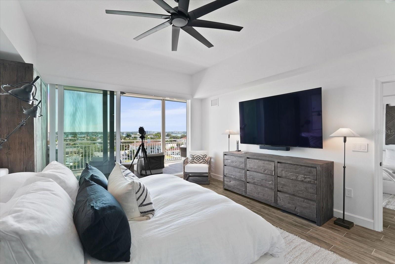 DOLPHIN HARBOUR CONDO - Residential