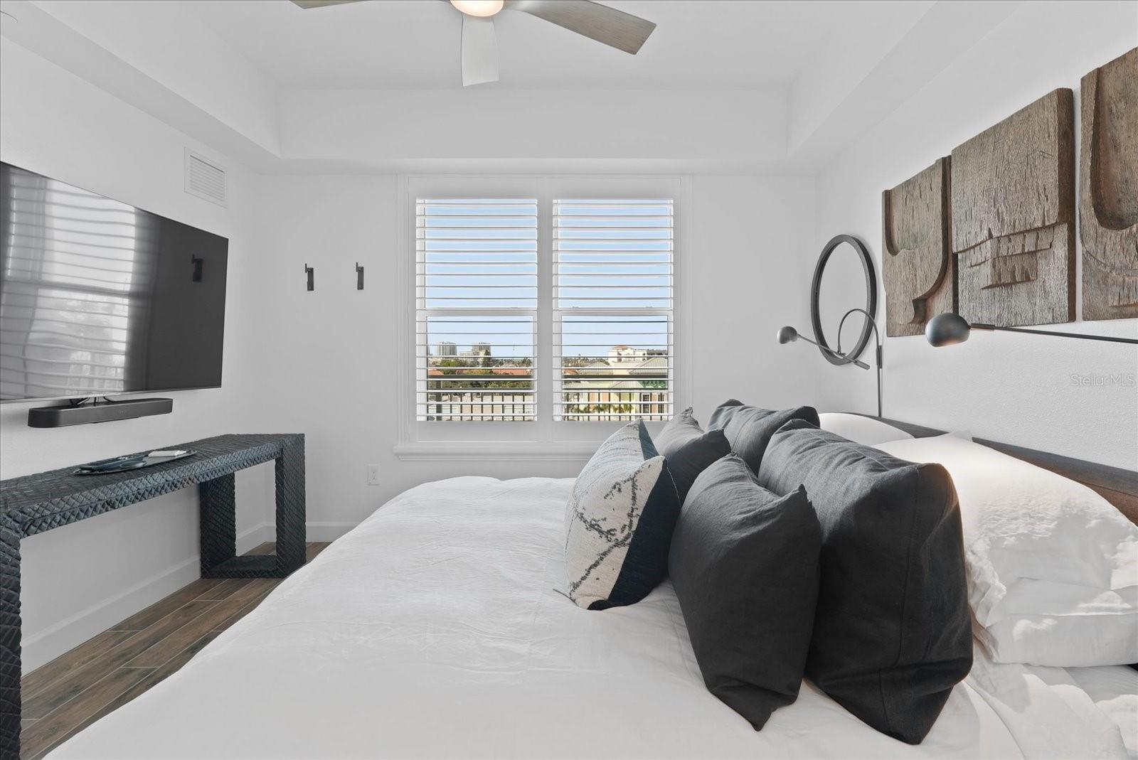 DOLPHIN HARBOUR CONDO - Residential