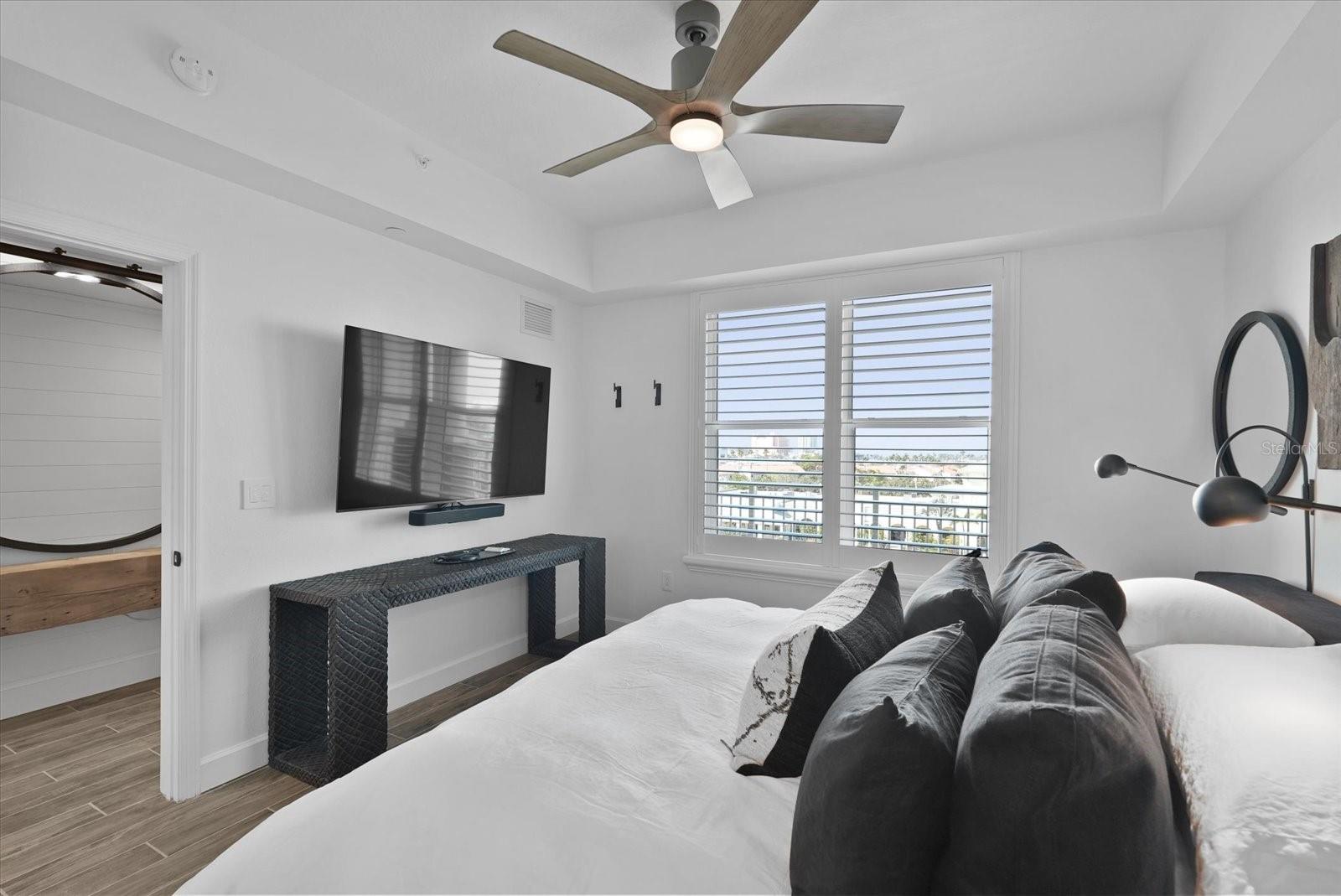 DOLPHIN HARBOUR CONDO - Residential