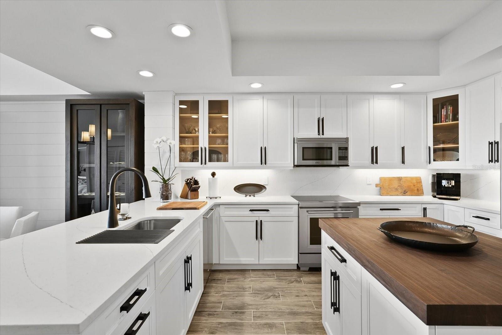 DOLPHIN HARBOUR CONDO - Residential