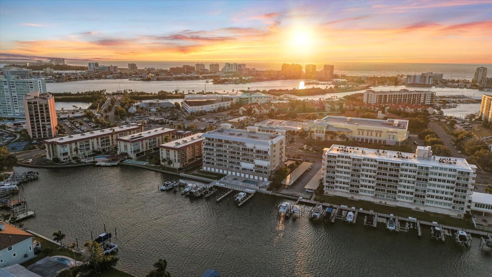 DOLPHIN HARBOUR CONDO - Residential