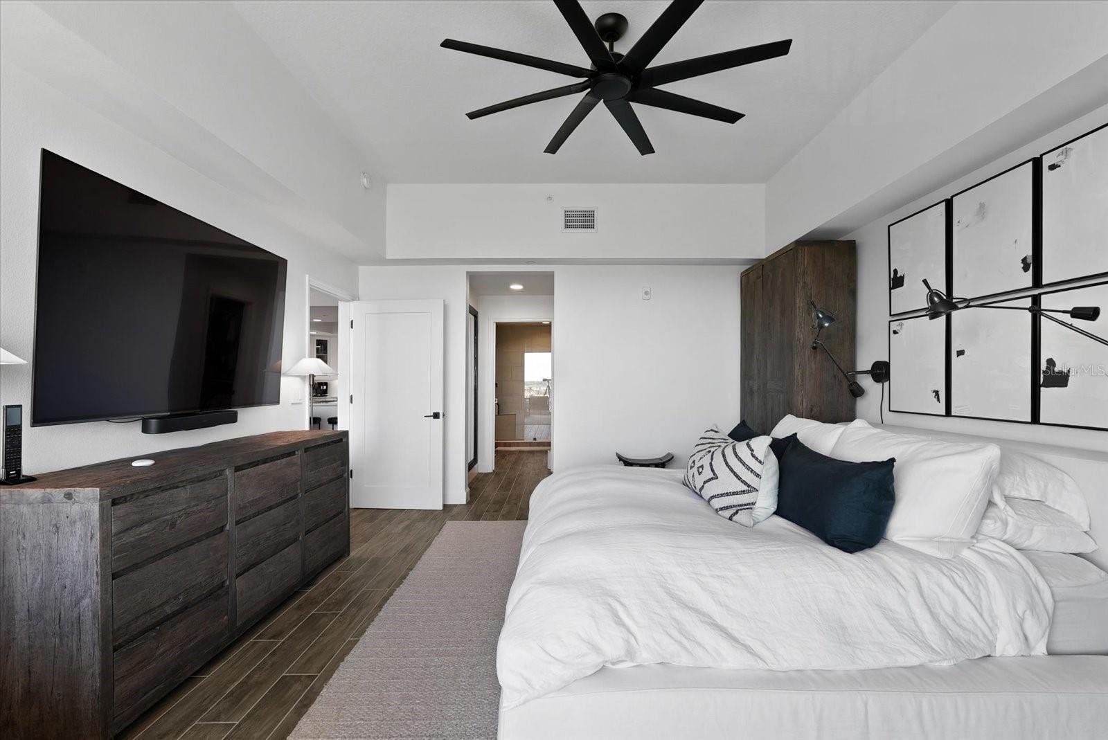 DOLPHIN HARBOUR CONDO - Residential