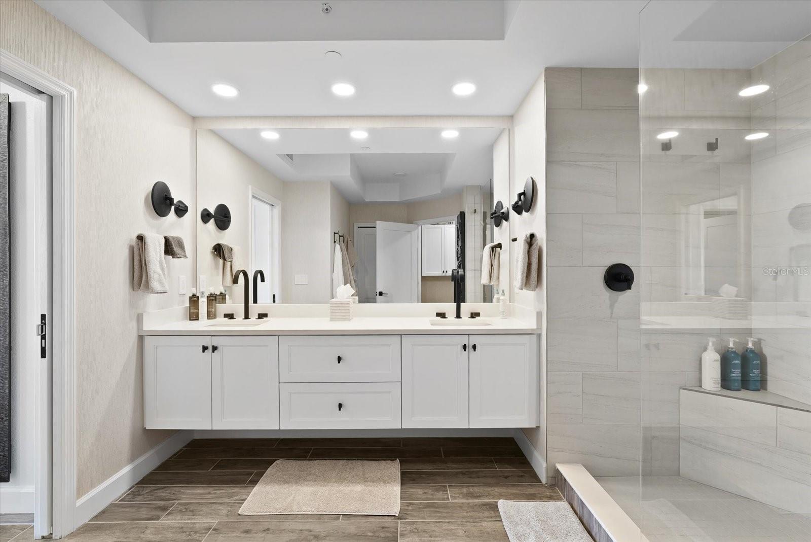 DOLPHIN HARBOUR CONDO - Residential