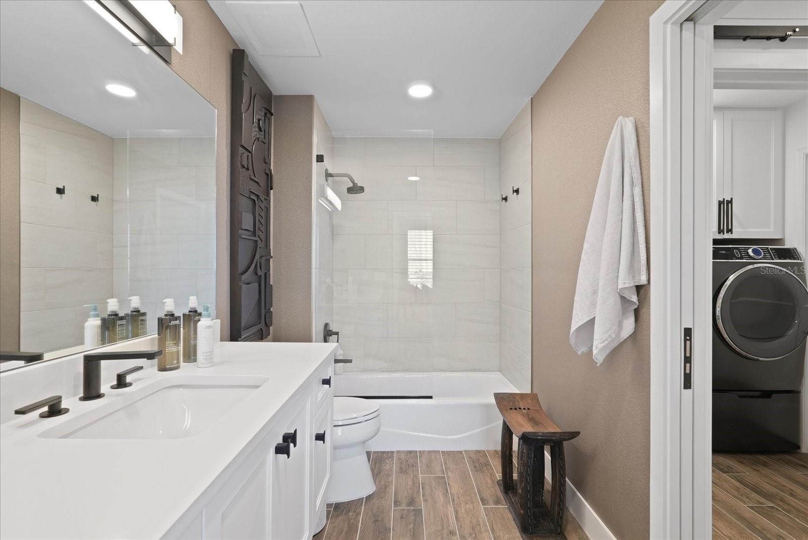 DOLPHIN HARBOUR CONDO - Residential