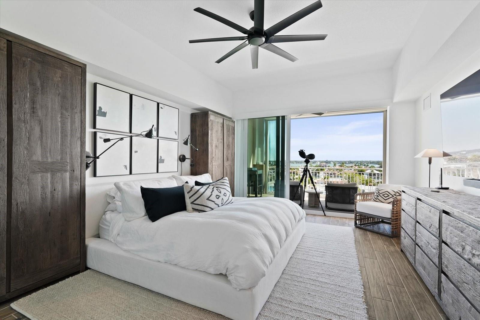 DOLPHIN HARBOUR CONDO - Residential