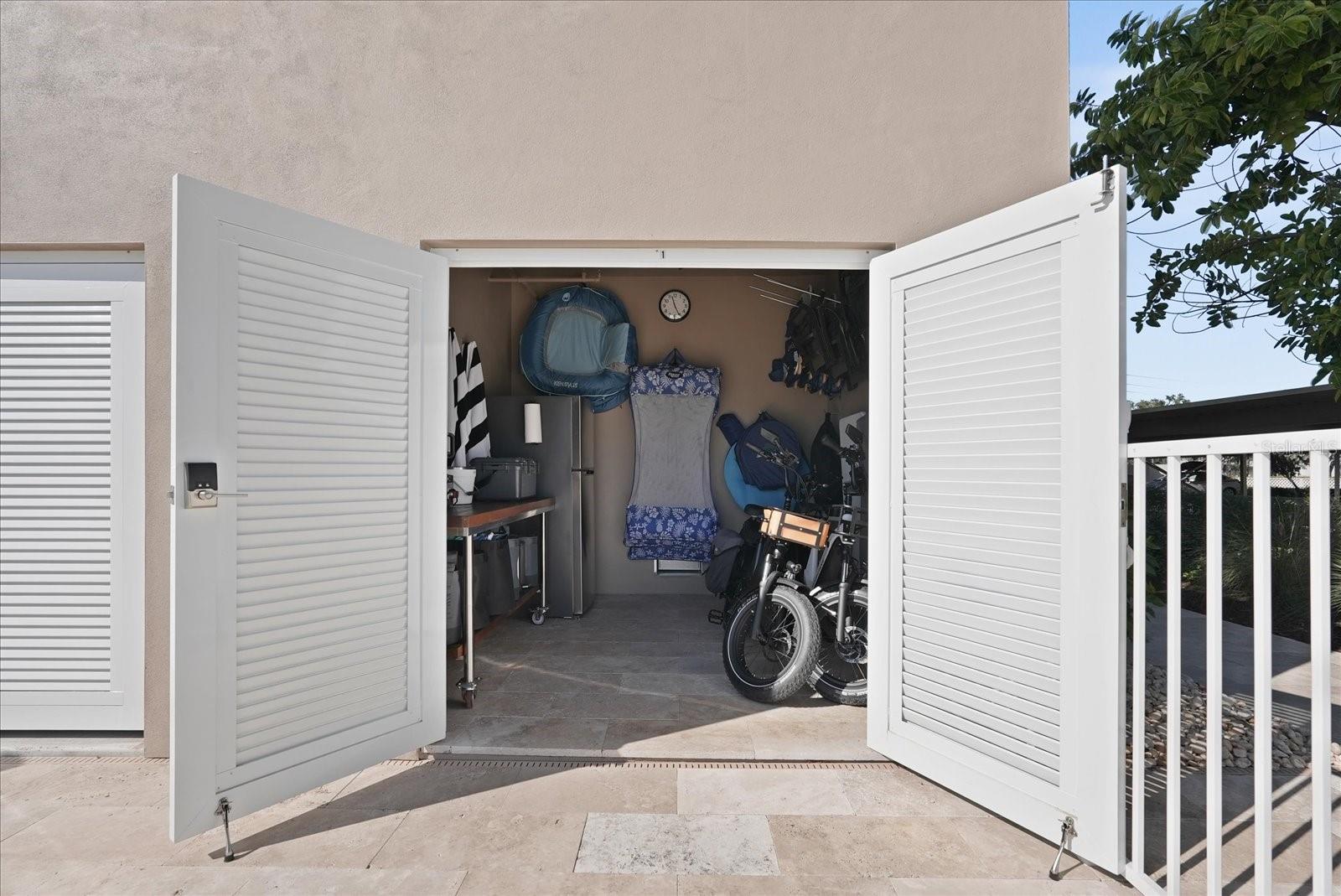 DOLPHIN HARBOUR CONDO - Residential