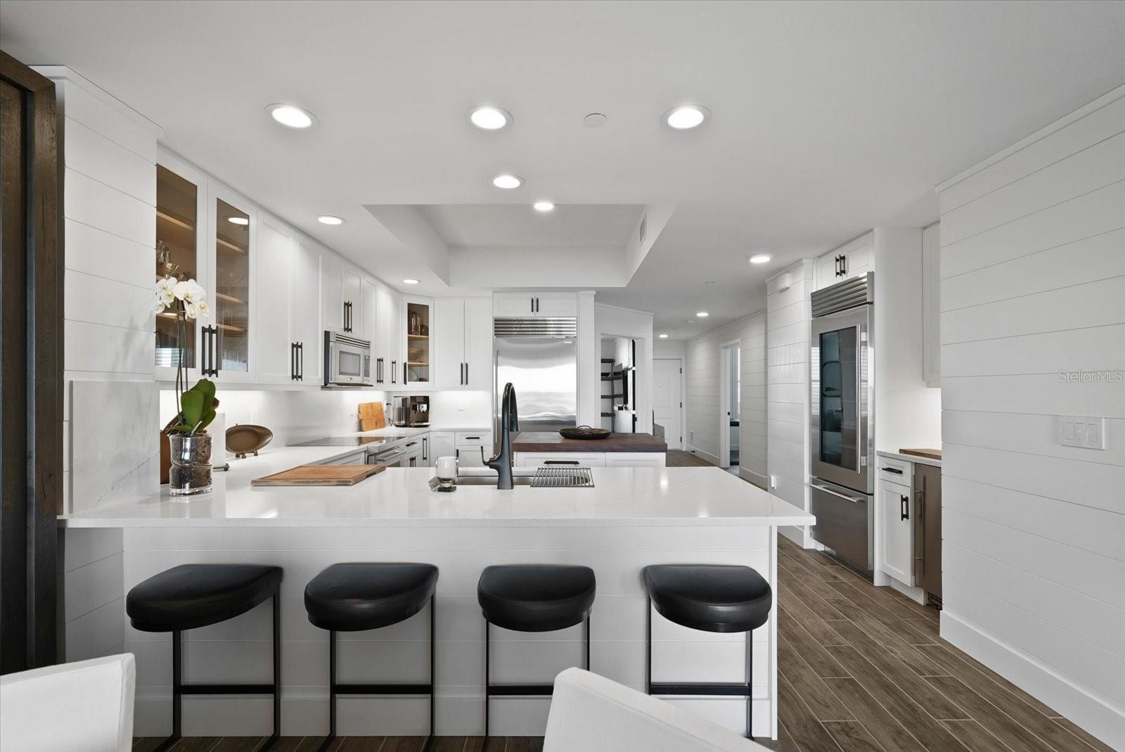 DOLPHIN HARBOUR CONDO - Residential