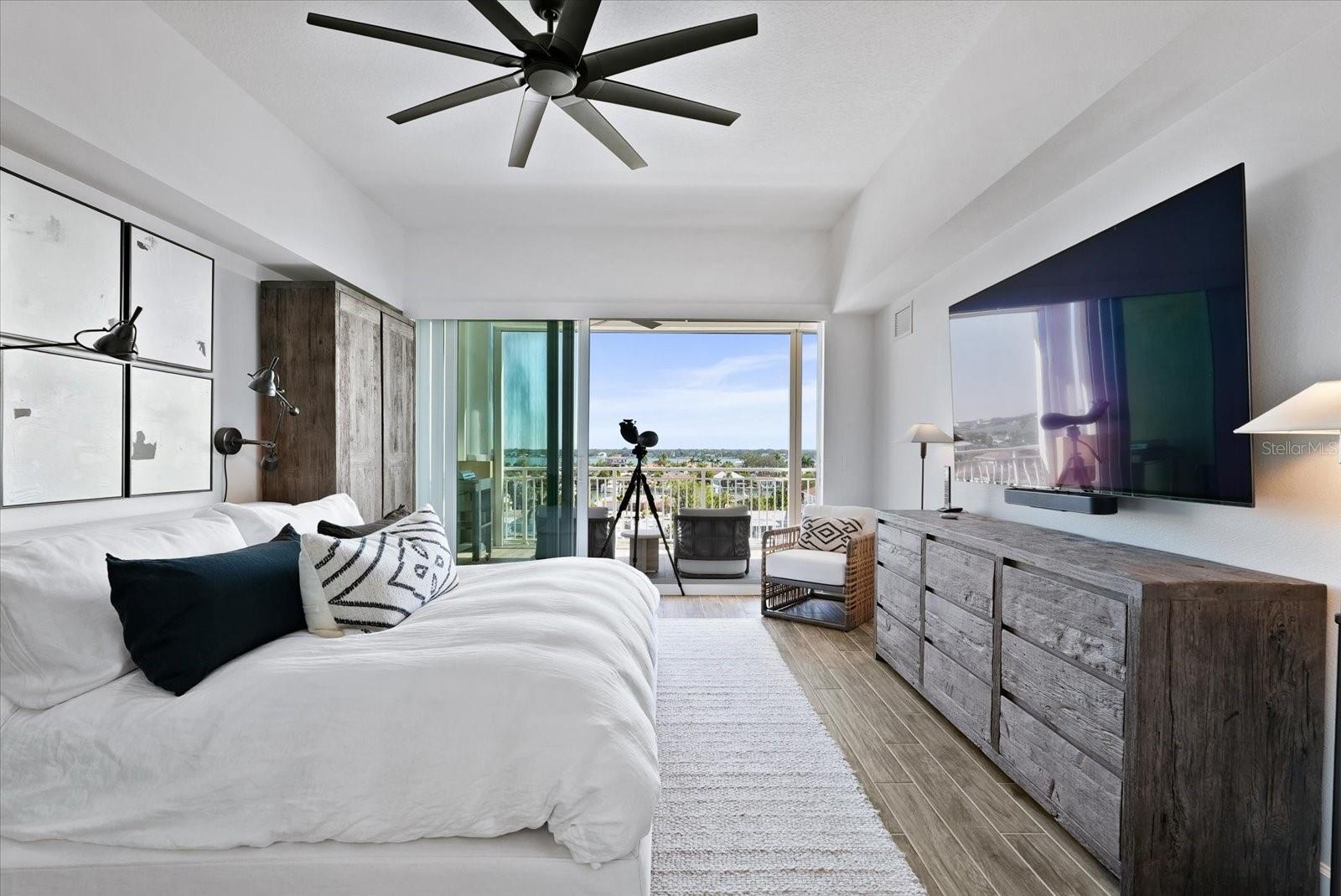 DOLPHIN HARBOUR CONDO - Residential