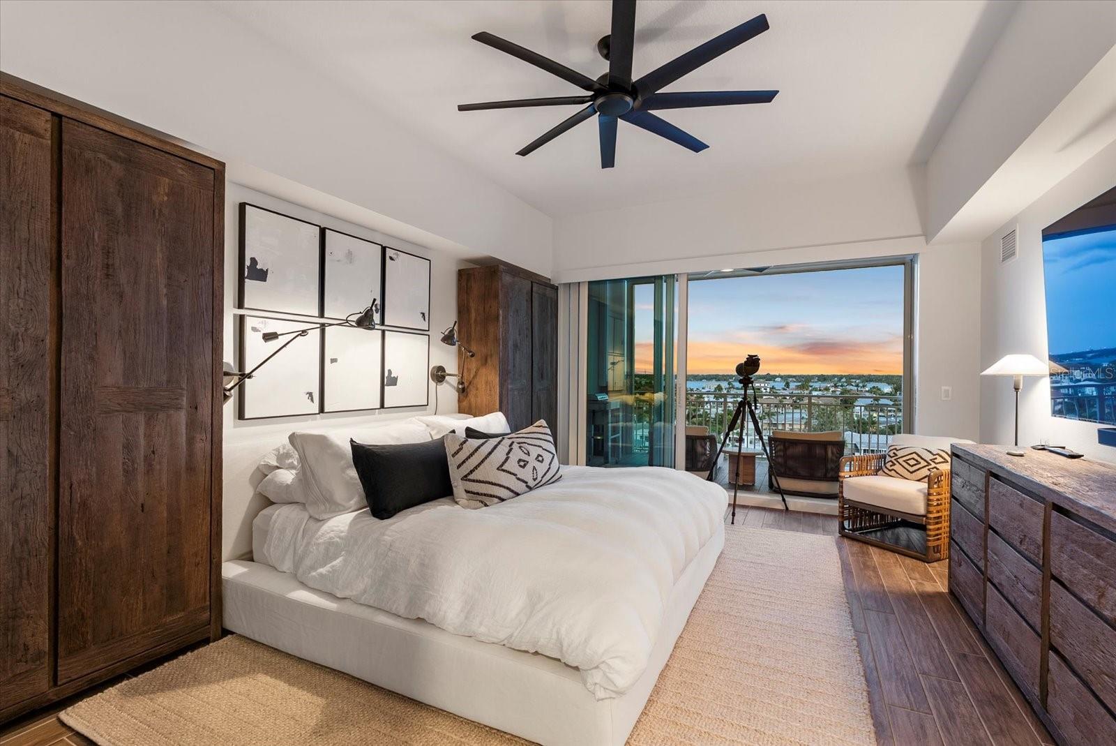 DOLPHIN HARBOUR CONDO - Residential