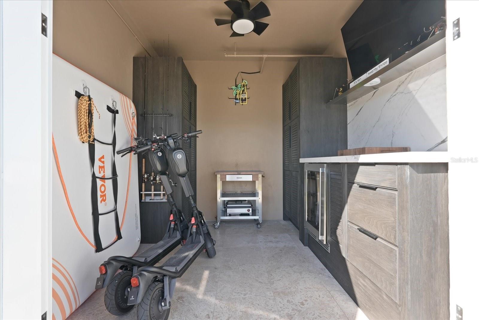 DOLPHIN HARBOUR CONDO - Residential