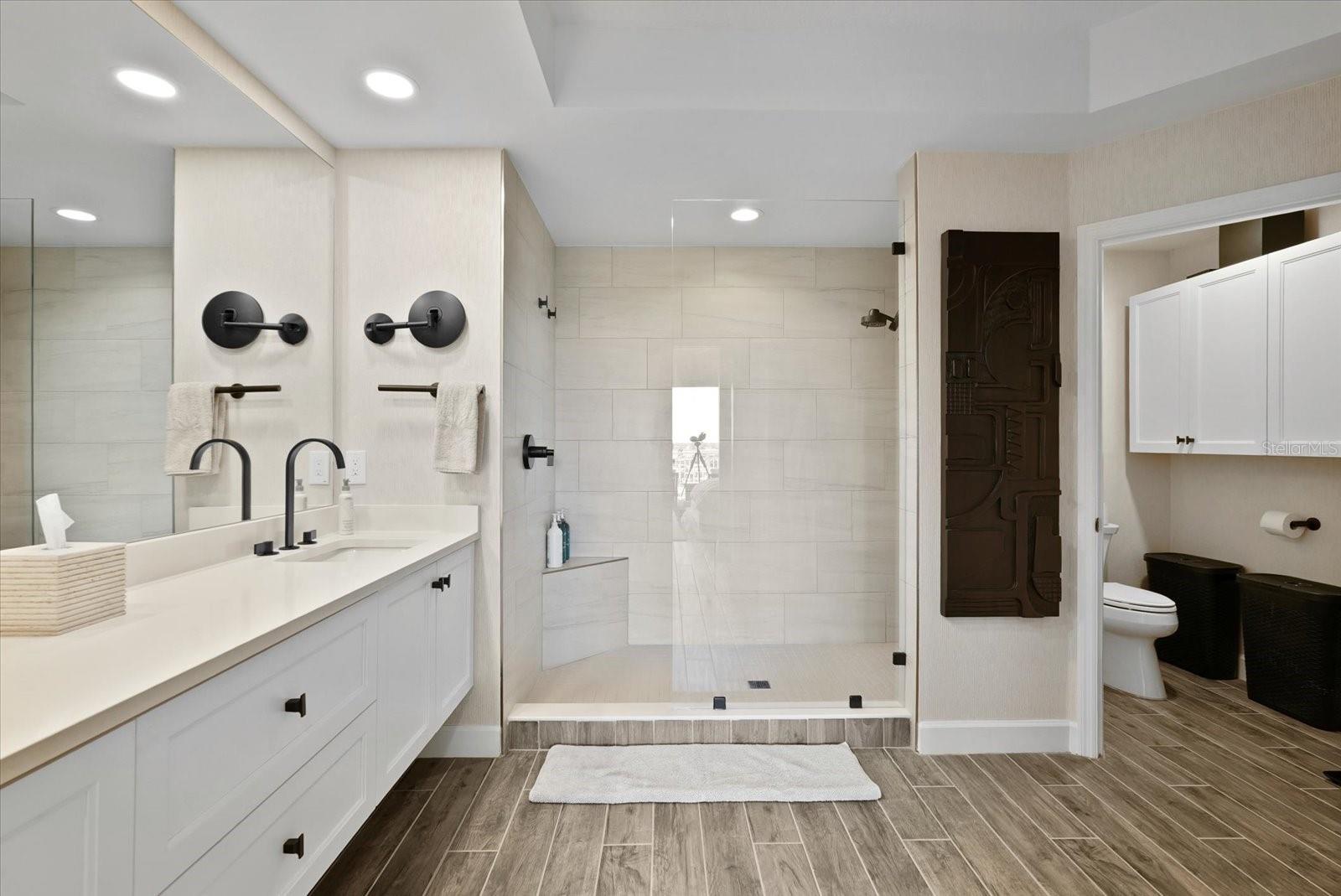 DOLPHIN HARBOUR CONDO - Residential