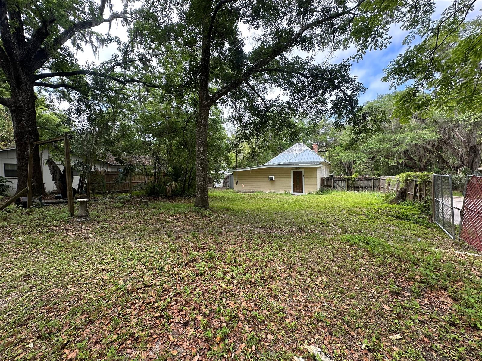 LAWS ADD TO BROOKSVL - Residential Lease