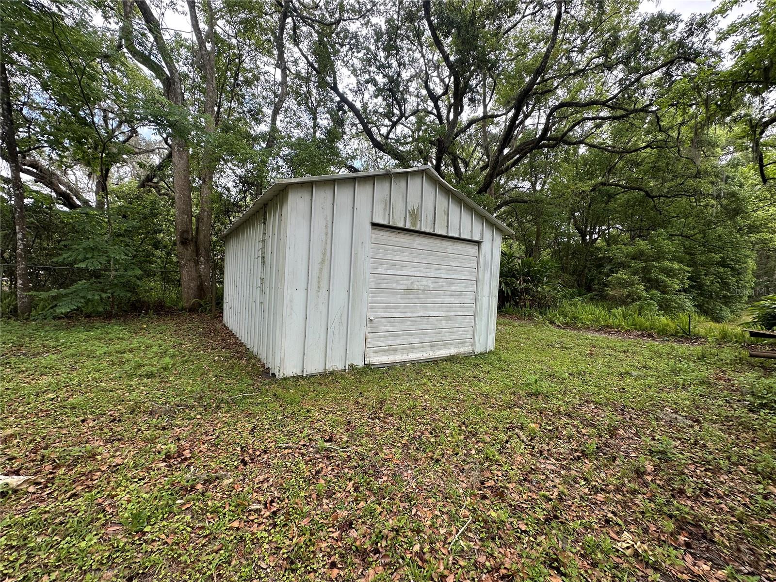 LAWS ADD TO BROOKSVL - Residential Lease