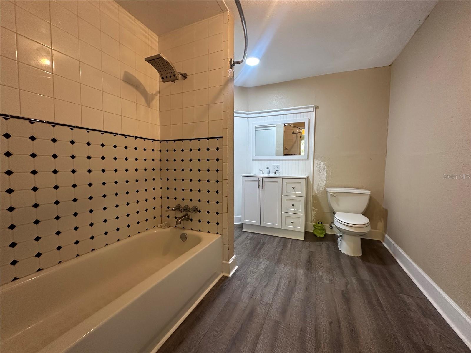 LAWS ADD TO BROOKSVL - Residential Lease