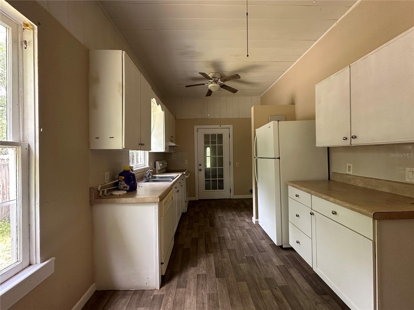 LAWS ADD TO BROOKSVL - Residential Lease