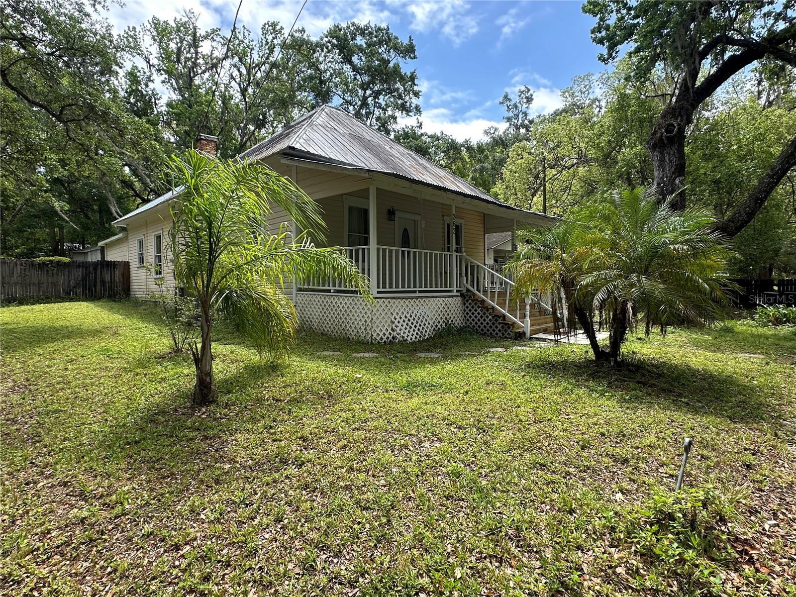 LAWS ADD TO BROOKSVL - Residential Lease