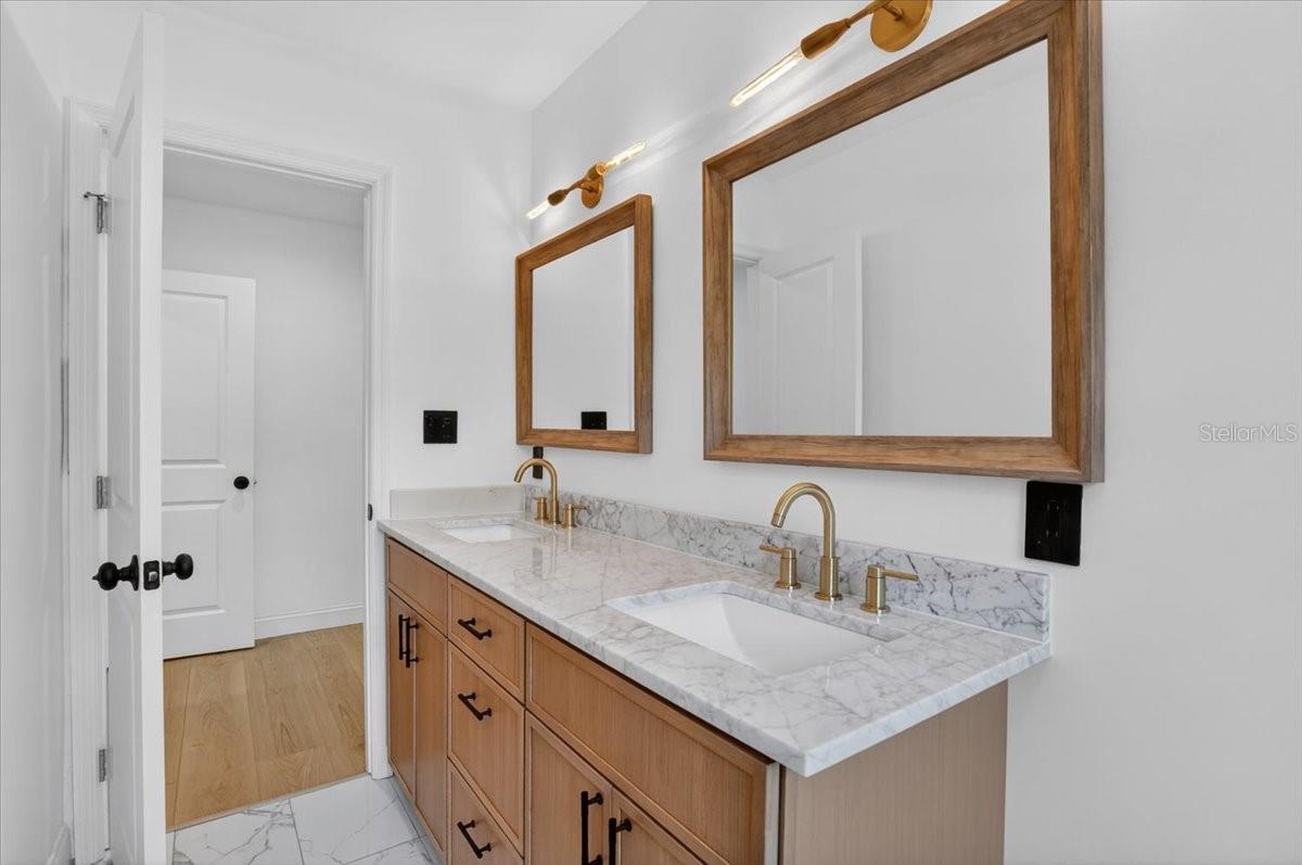 SUNSET PARK - Residential