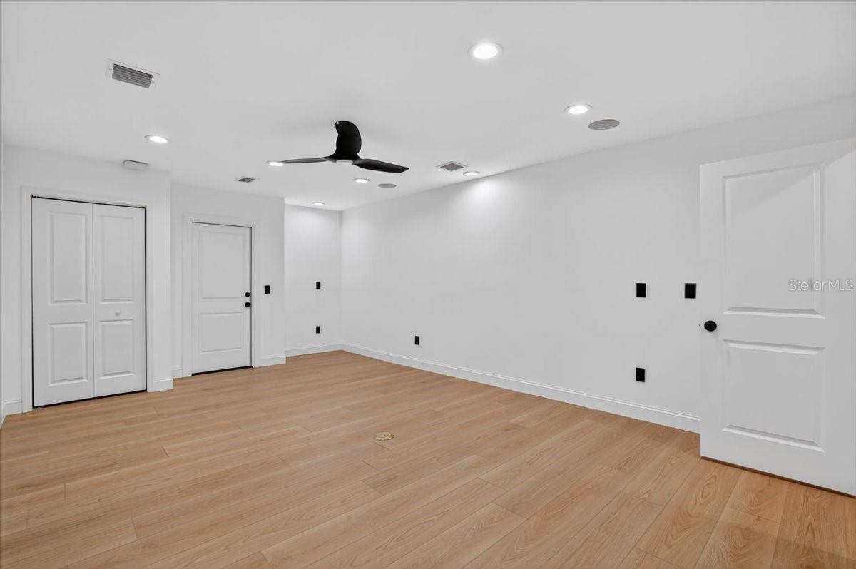 SUNSET PARK - Residential