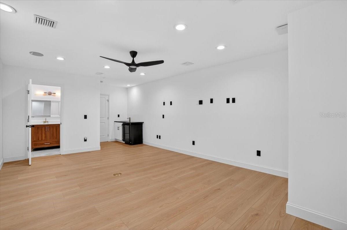 SUNSET PARK - Residential