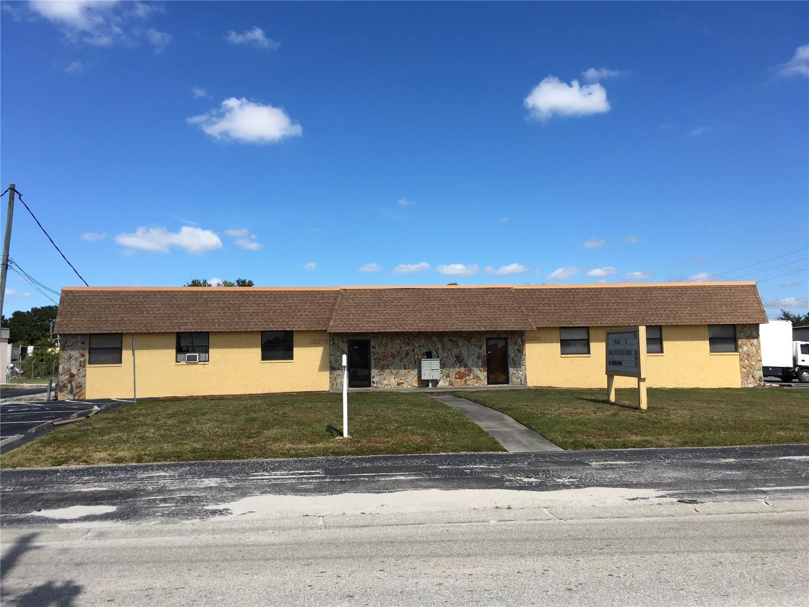 Prime area non-evacuation. Office, bathroom, 16'High ceilings with 10' high garage door.
Lease is $1,300.00 month plus Sales and Use Tax.