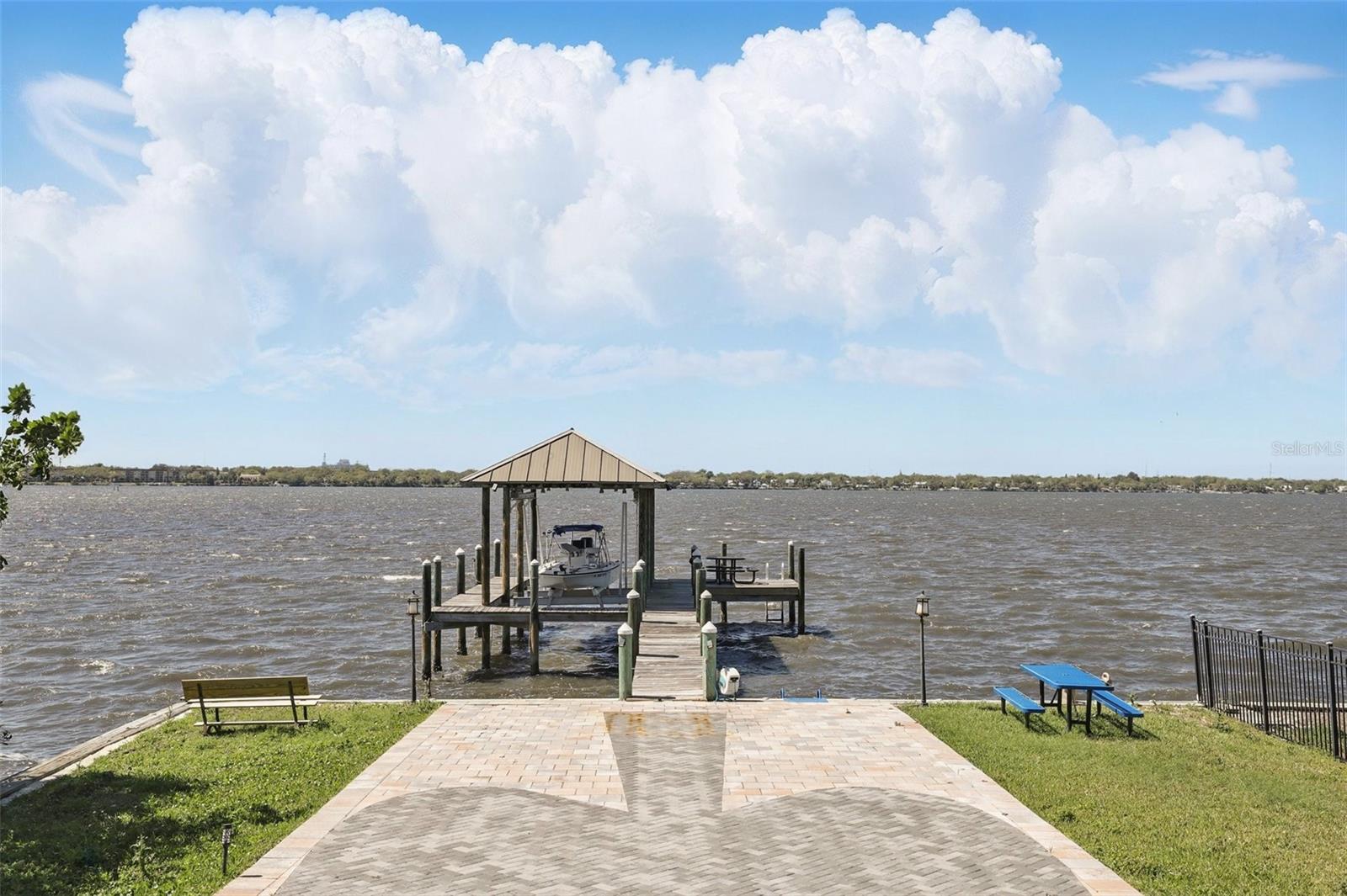 RIVER CLIFF - Residential