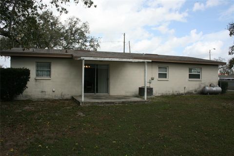 A home in LAKE WALES