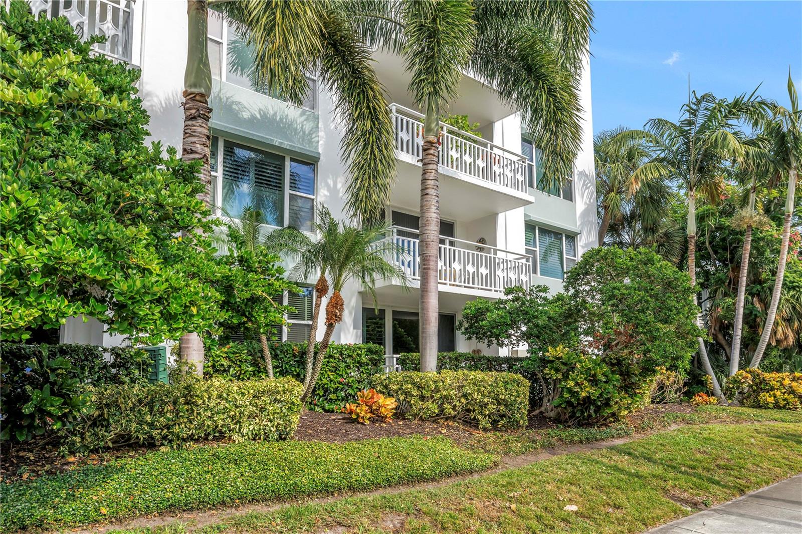700 BEACH DRIVE NE 201