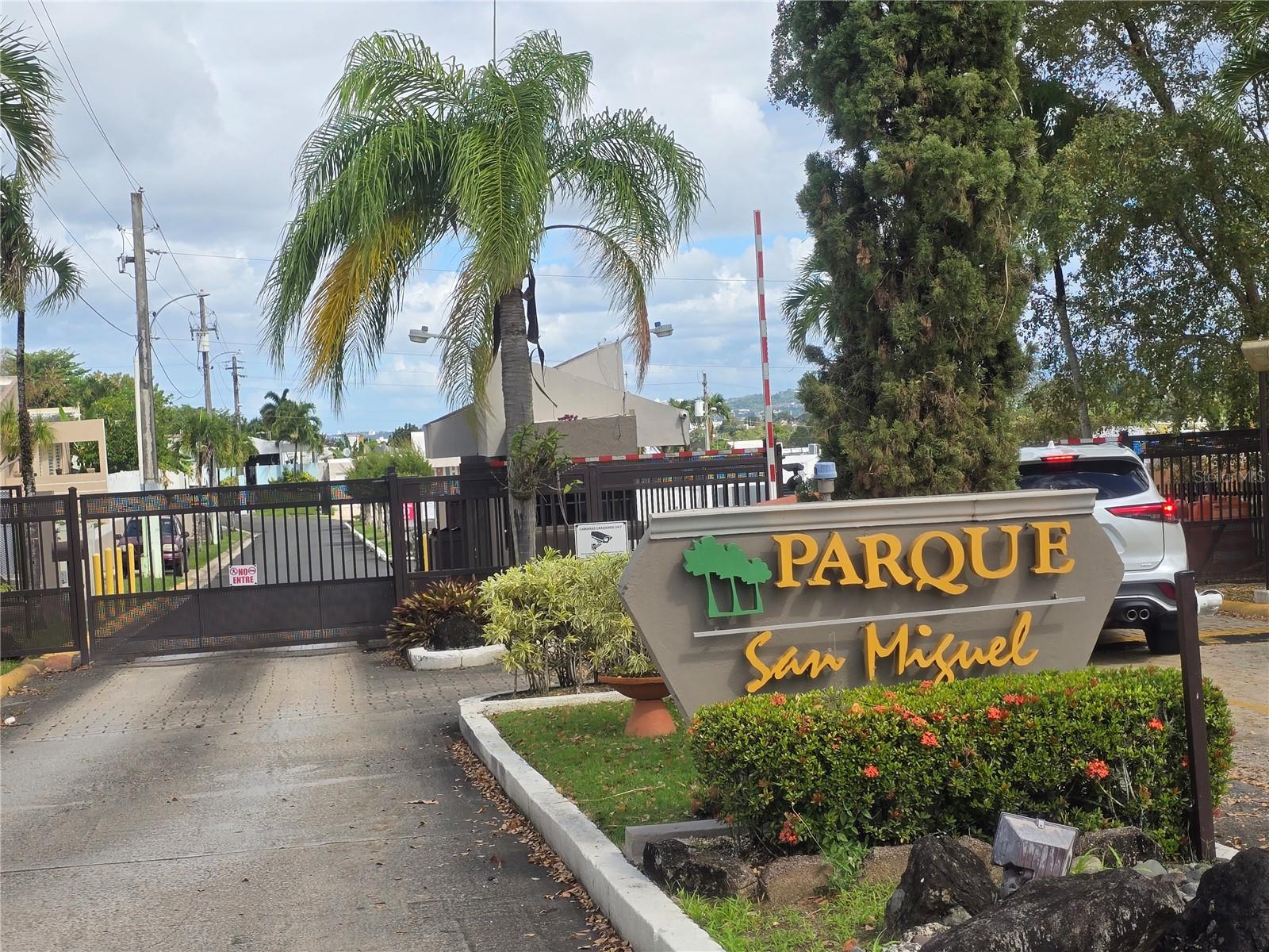 URB. PARQUE SAN MIGUEL - Residential