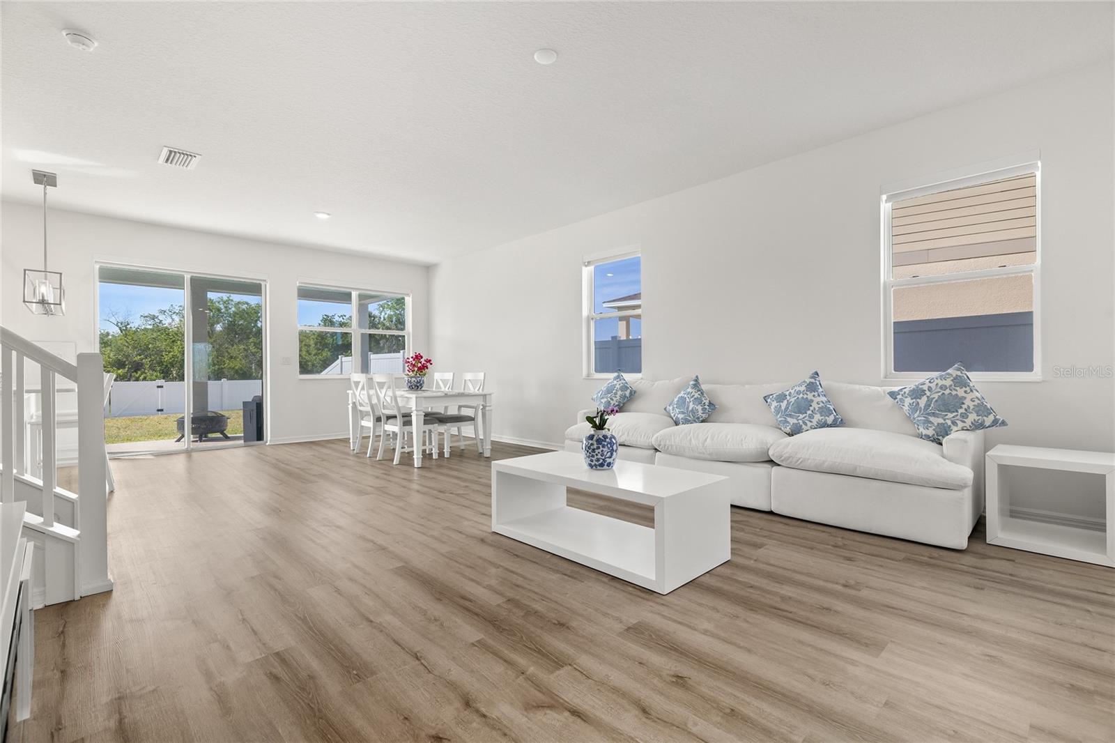 SAWGRASS LAKES PH I-III - Residential Lease