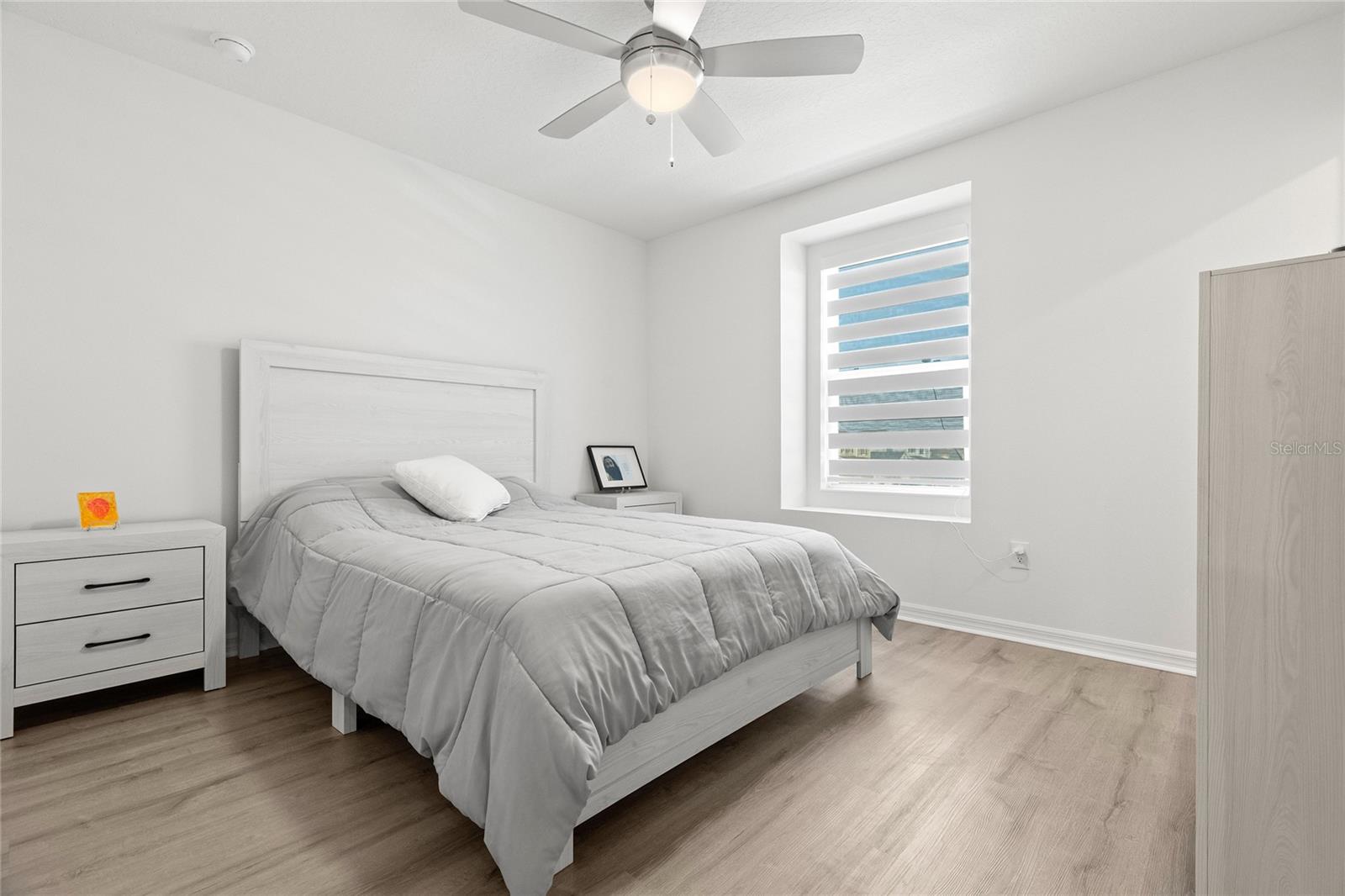 SAWGRASS LAKES PH I-III - Residential Lease