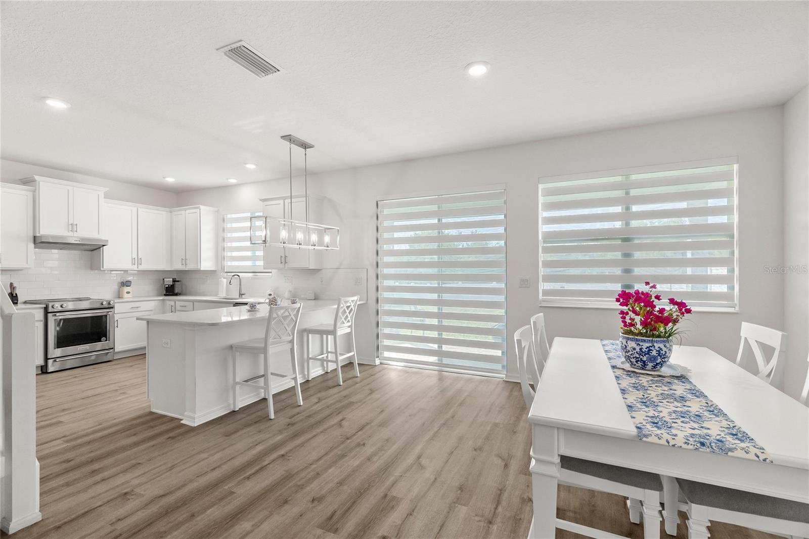 SAWGRASS LAKES PH I-III - Residential Lease