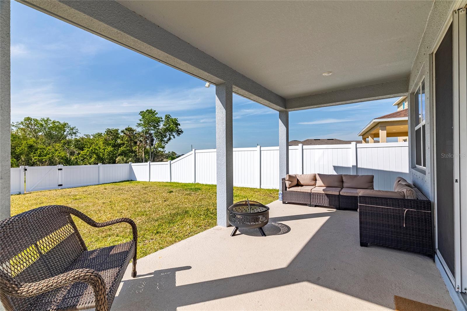 SAWGRASS LAKES PH I-III - Residential Lease