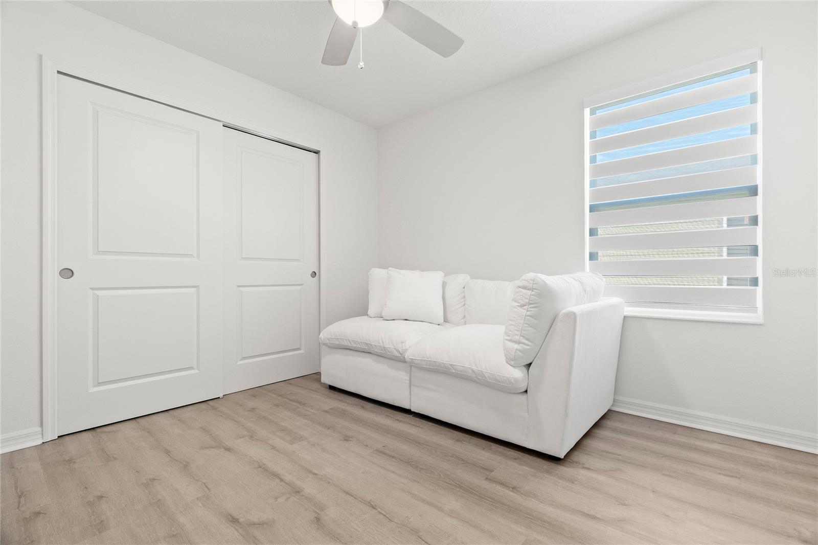 SAWGRASS LAKES PH I-III - Residential Lease