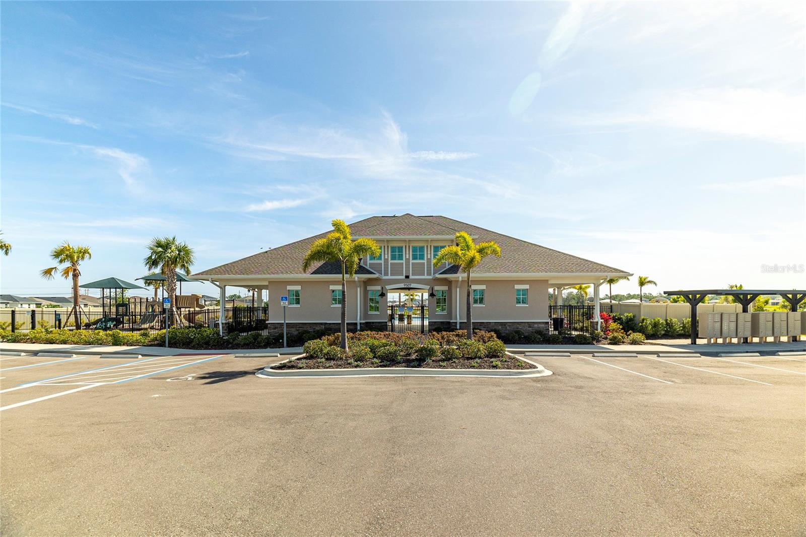 SAWGRASS LAKES PH I-III - Residential Lease