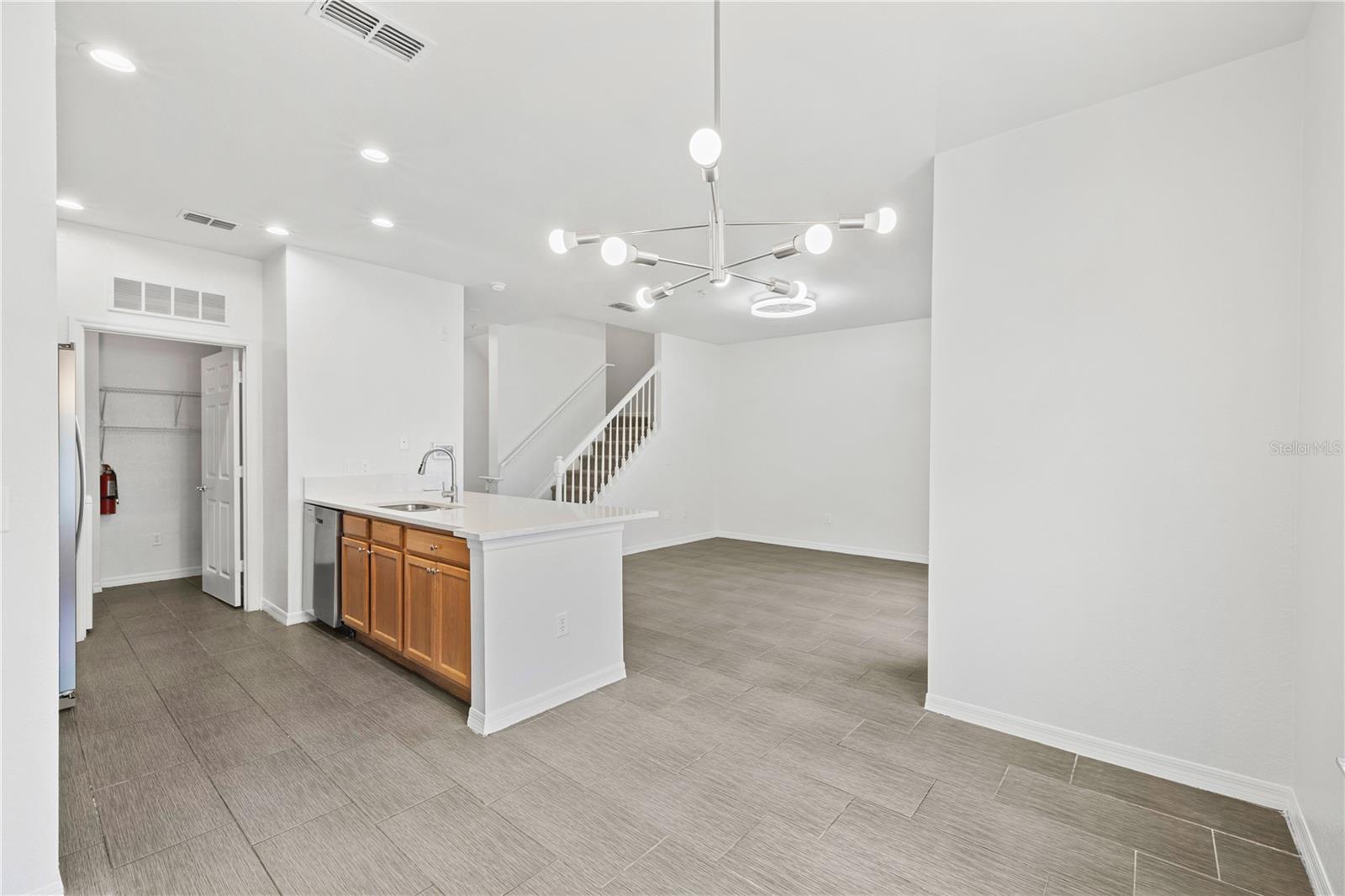 ESTATES/PK CENTRAL CONDO - Residential Lease