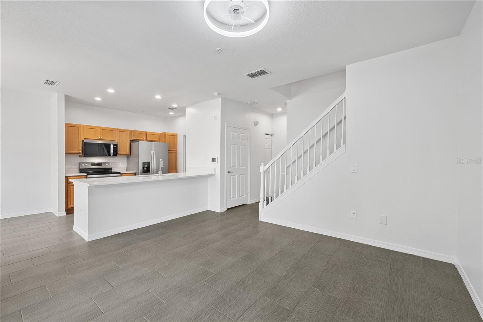 ESTATES/PK CENTRAL CONDO - Residential Lease