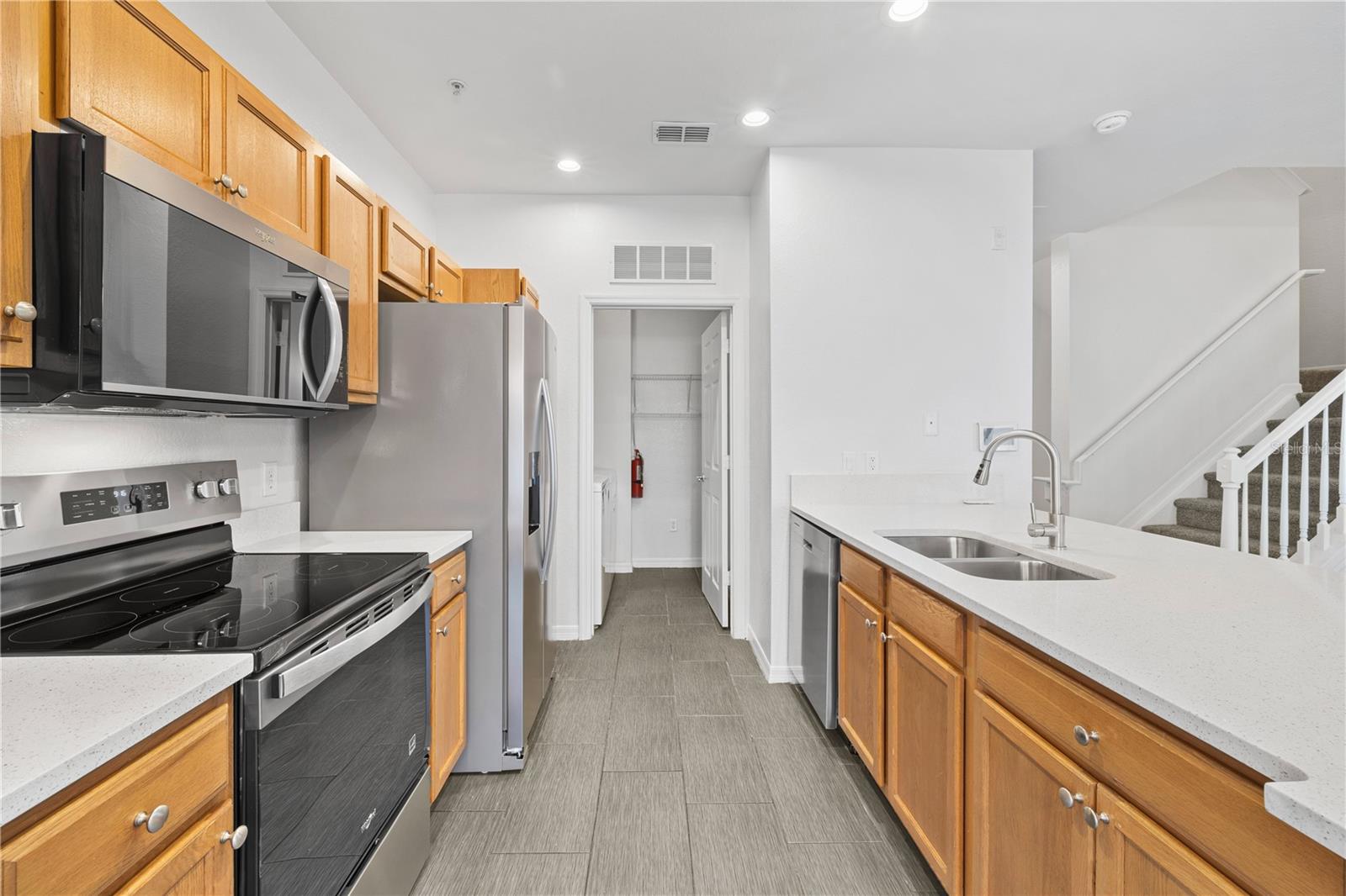 ESTATES/PK CENTRAL CONDO - Residential Lease