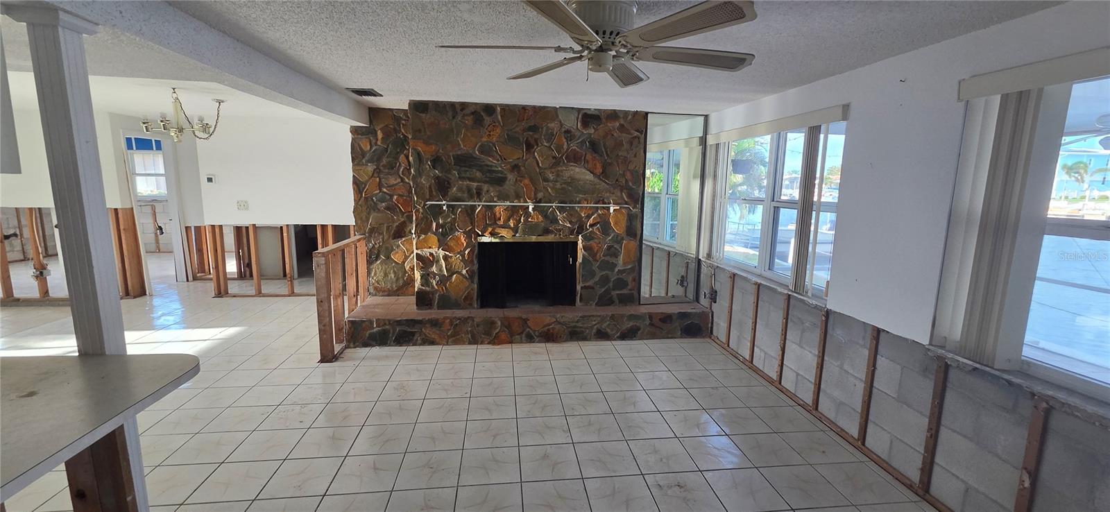 FLOR A MAR - Residential